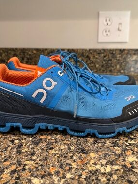 On Cloud Blue and Orange Running Shoes men’s 9
